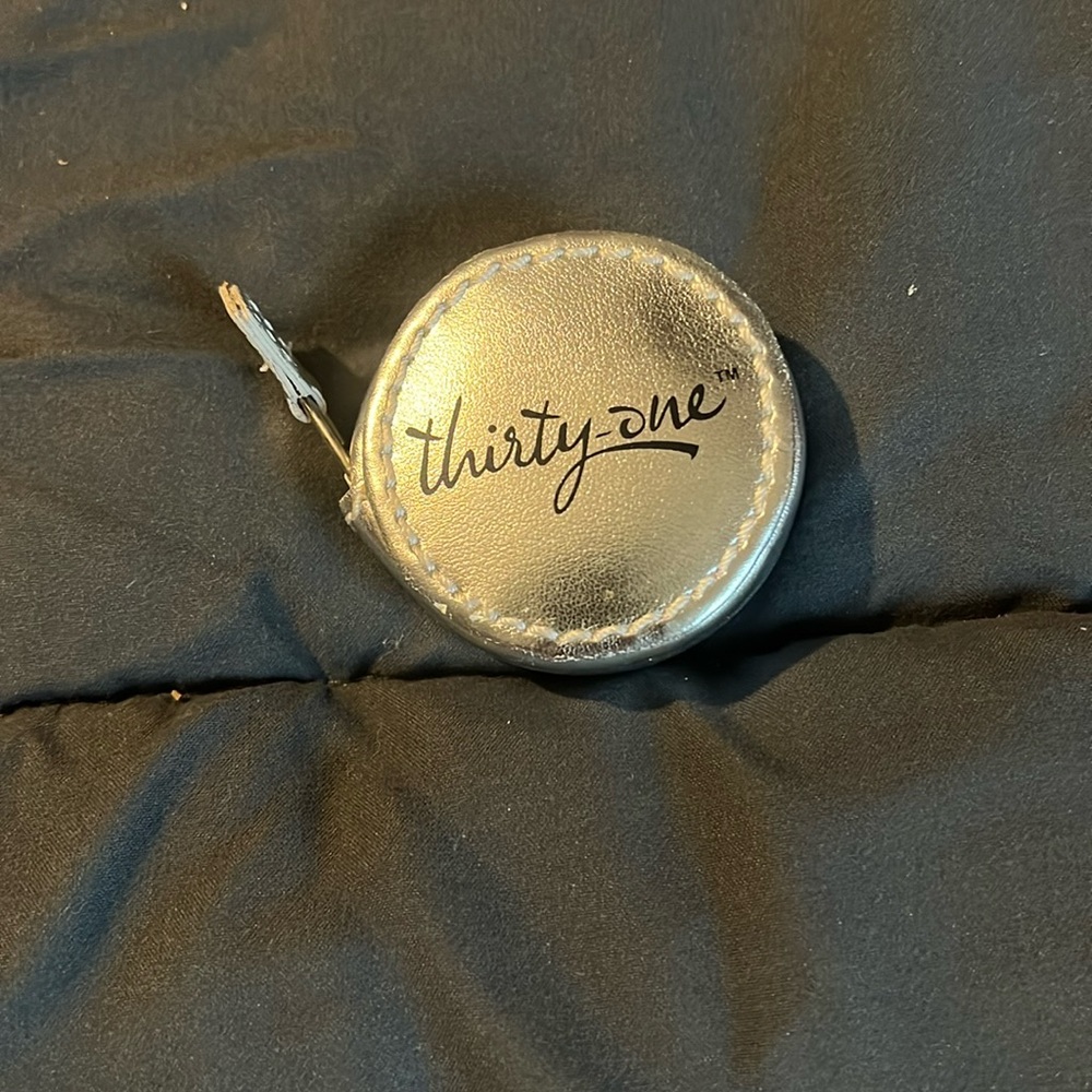 Thirty-One retractable measuring tape